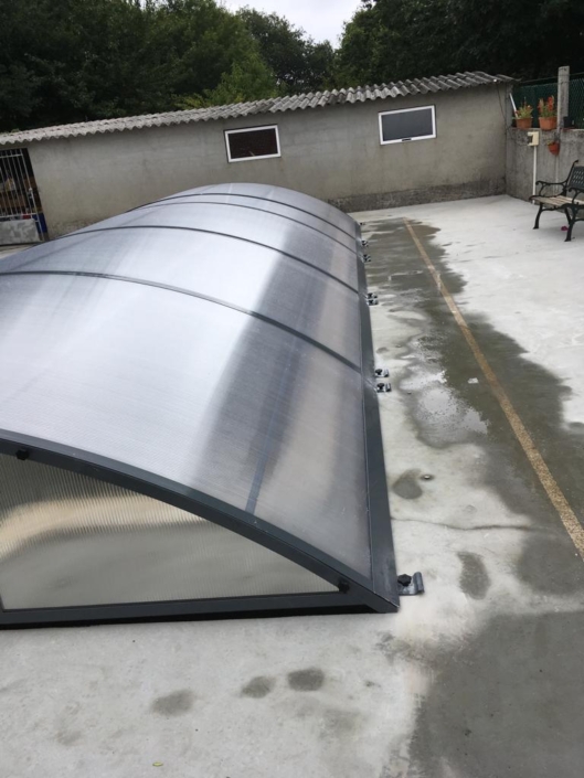 Cubierta de piscina opaca